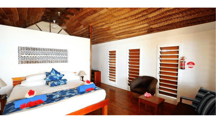 Deluxe Beachfront Villa — photo 3 of 5