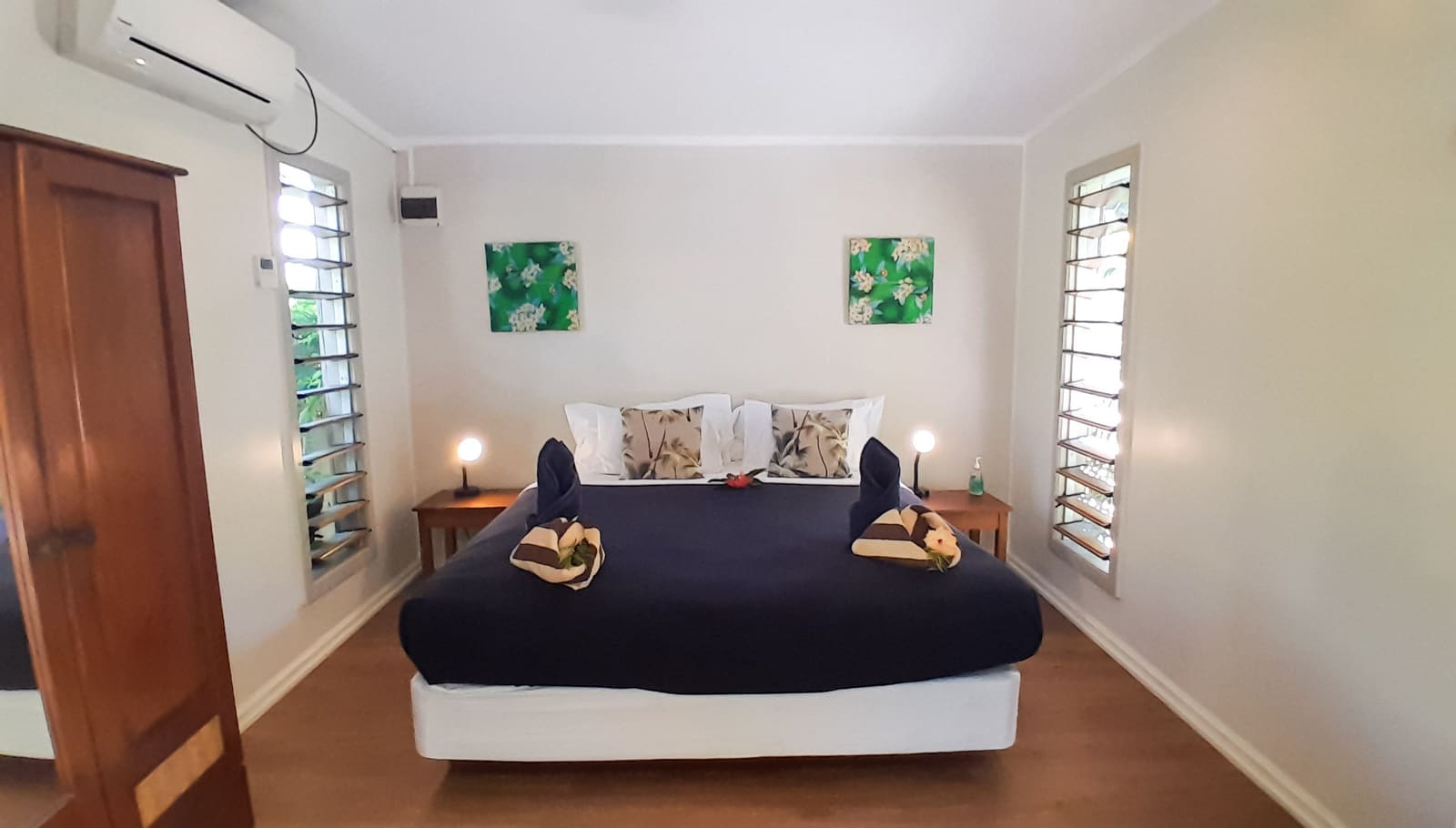 Bungalow — photo 1 of 3